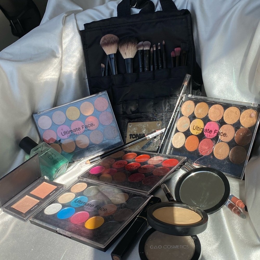 Ultimate Face Makeup and Brush FULL KIT Newer